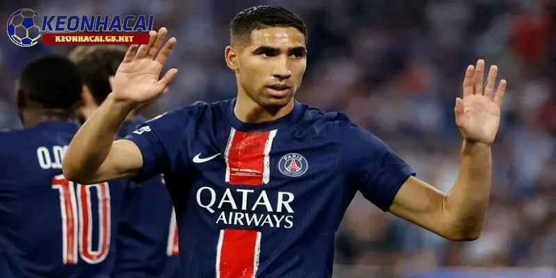 Hakimi không ăn mừng khi mở tỷ số trong trận chung kết